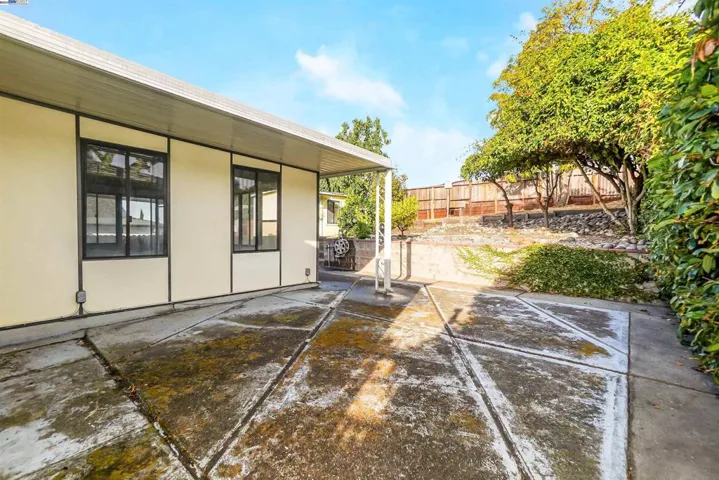 2427 Easy Street, San Leandro, California 94578