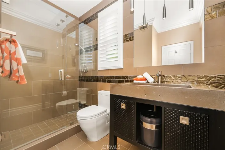 Main Floor Secondary Bathroom
