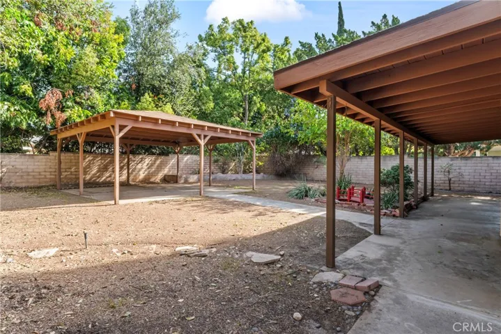 Detached pergola