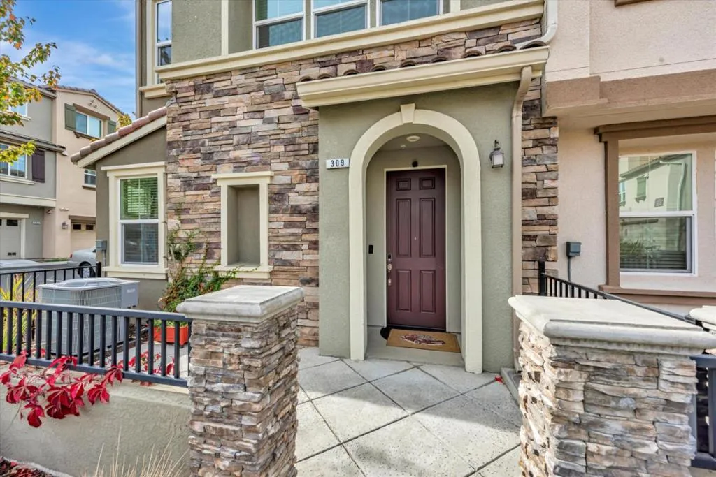 309 Fanuncio Lane, Hayward, California 94544 home-pic-1