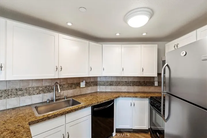 Refrigerator, Microwave, Range & Dishwasher included