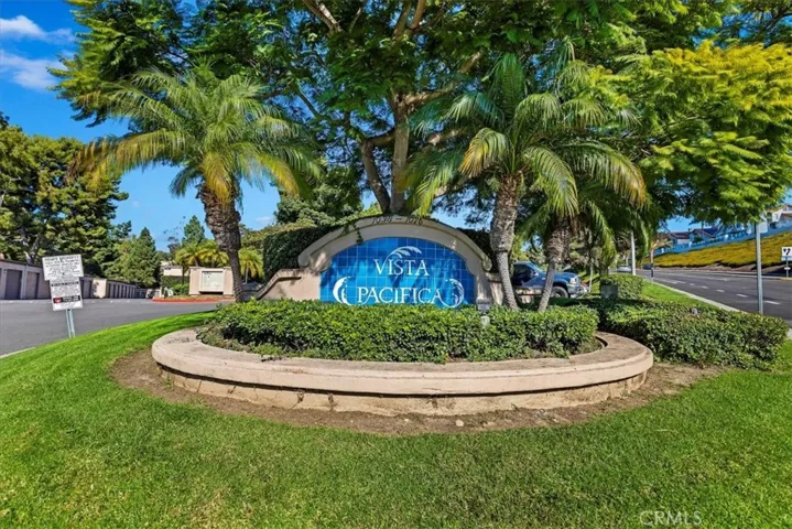 Vista Pacifica entrance