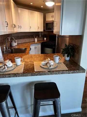 Kitchen/ Breakfast Bar