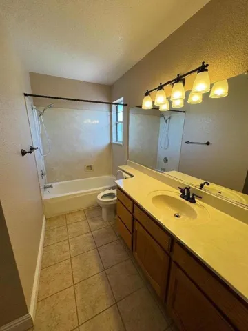 702 Whitney Court, Los Banos, California 93635
