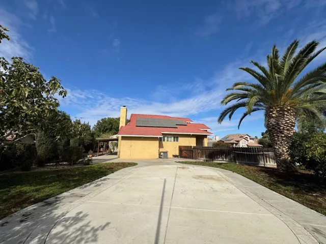 702 Whitney Court, Los Banos, California 93635