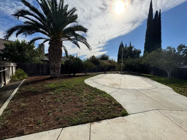 702 Whitney Court, Los Banos, California 93635