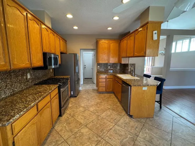 702 Whitney Court, Los Banos, California 93635
