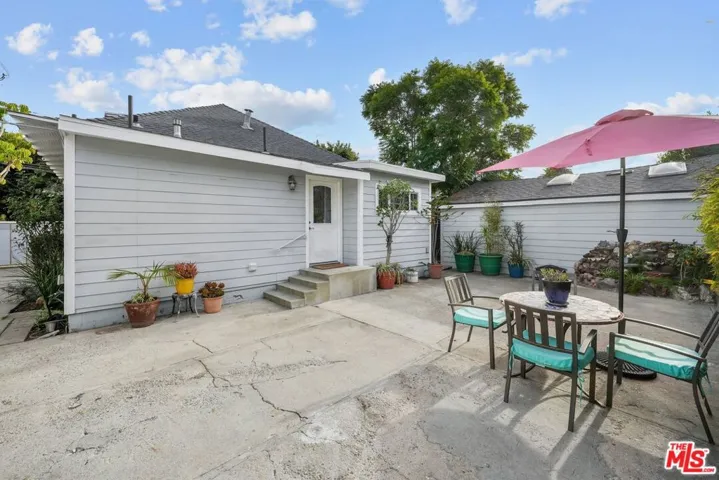 2213 Virginia Avenue, Santa Monica, California 90404