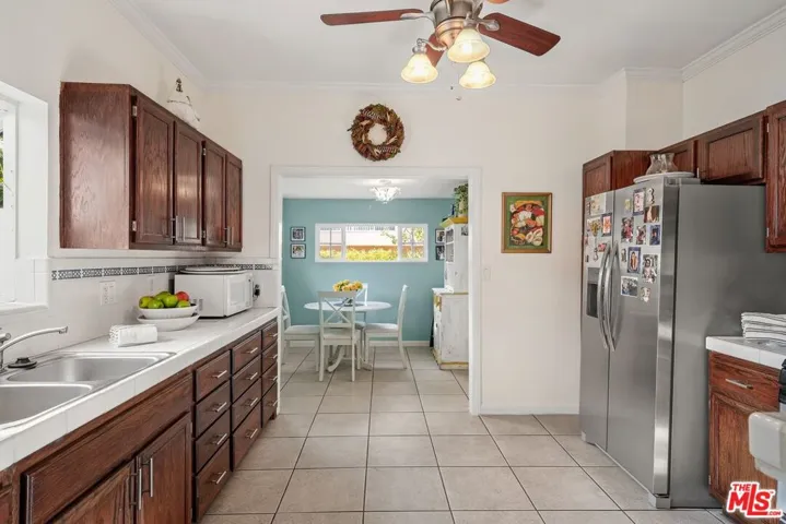 2213 Virginia Avenue, Santa Monica, California 90404