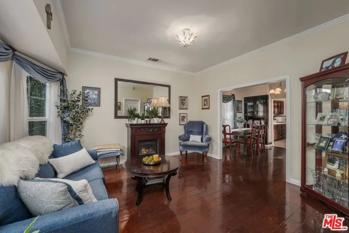 2213 Virginia Avenue, Santa Monica, California 90404