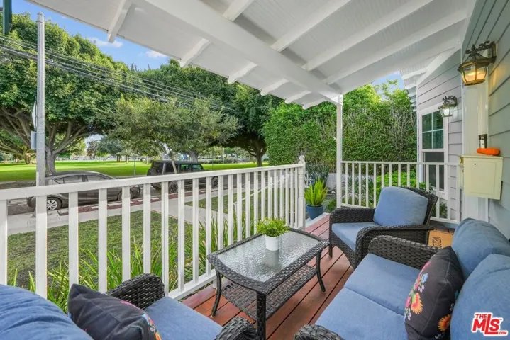 2213 Virginia Avenue, Santa Monica, California 90404