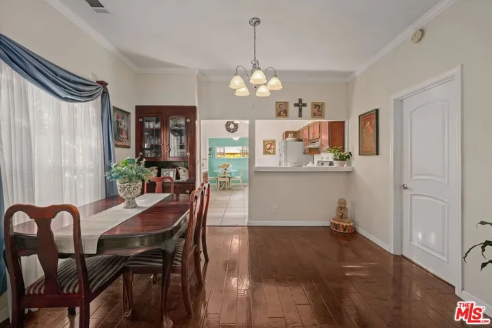 2213 Virginia Avenue, Santa Monica, California 90404