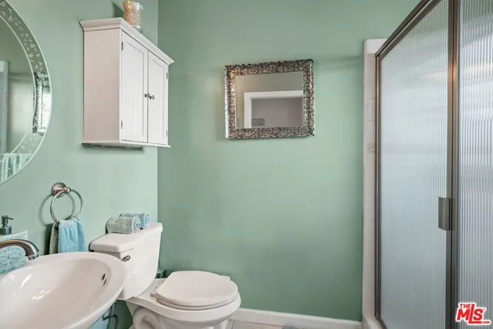 2213 Virginia Avenue, Santa Monica, California 90404