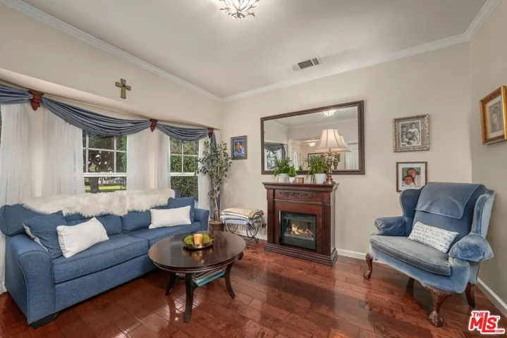 2213 Virginia Avenue, Santa Monica, California 90404
