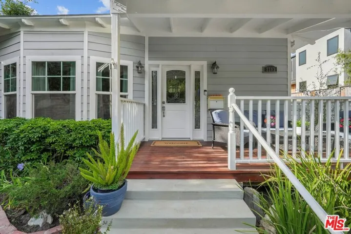 2213 Virginia Avenue, Santa Monica, California 90404