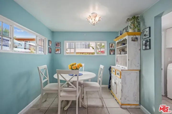2213 Virginia Avenue, Santa Monica, California 90404