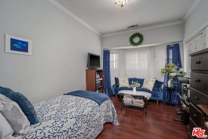 2213 Virginia Avenue, Santa Monica, California 90404
