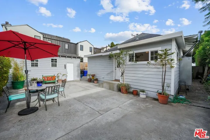 2213 Virginia Avenue, Santa Monica, California 90404