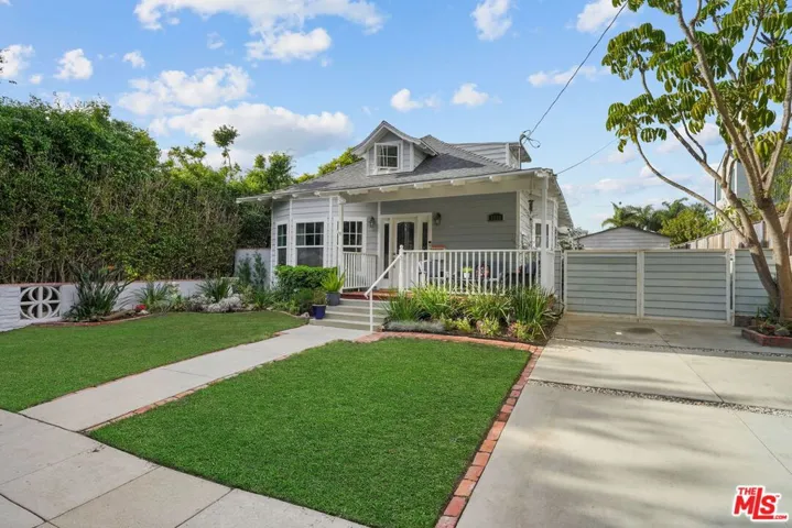 2213 Virginia Avenue, Santa Monica, California 90404