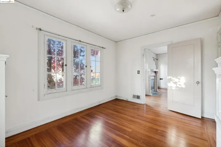 571 Crofton Avenue, Piedmont, California 94610-1520
