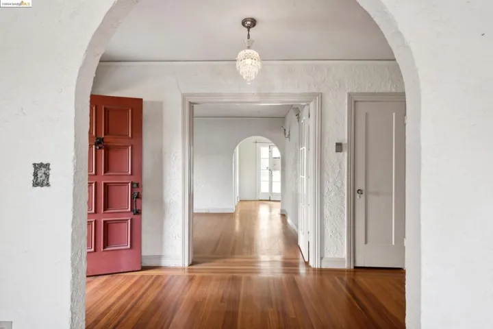 571 Crofton Avenue, Piedmont, California 94610-1520