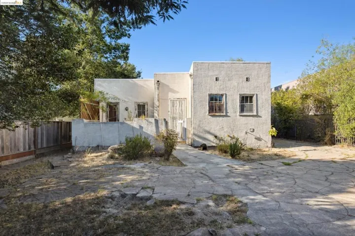 571 Crofton Avenue, Piedmont, California 94610-1520