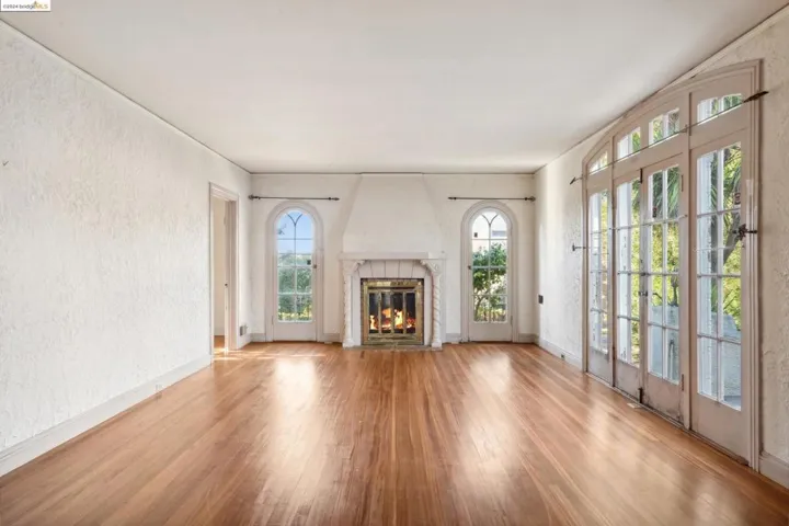571 Crofton Avenue, Piedmont, California 94610-1520