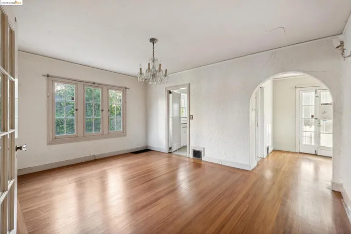 571 Crofton Avenue, Piedmont, California 94610-1520