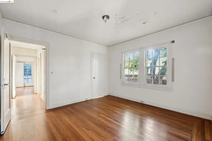 571 Crofton Avenue, Piedmont, California 94610-1520