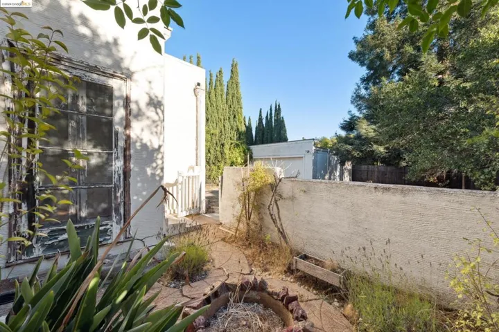 571 Crofton Avenue, Piedmont, California 94610-1520