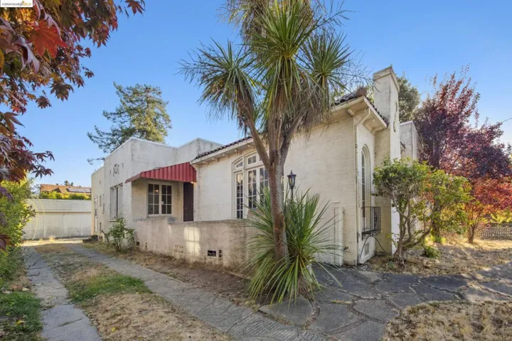 571 Crofton Avenue, Piedmont, California 94610-1520