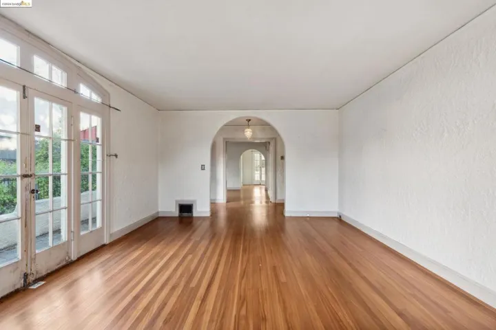 571 Crofton Avenue, Piedmont, California 94610-1520