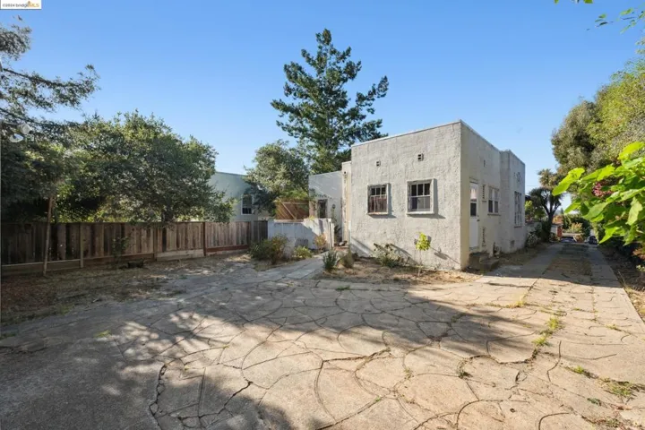 571 Crofton Avenue, Piedmont, California 94610-1520