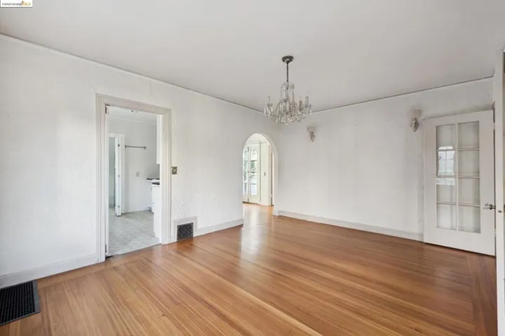 571 Crofton Avenue, Piedmont, California 94610-1520