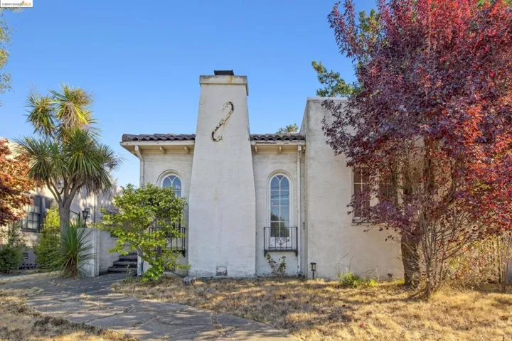 571 Crofton Avenue, Piedmont, California 94610-1520