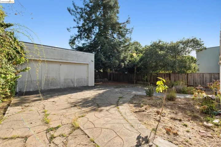 571 Crofton Avenue, Piedmont, California 94610-1520