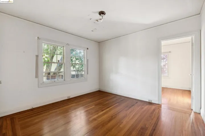 571 Crofton Avenue, Piedmont, California 94610-1520