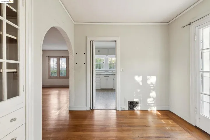 571 Crofton Avenue, Piedmont, California 94610-1520