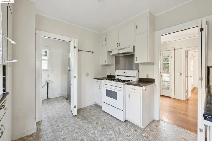 571 Crofton Avenue, Piedmont, California 94610-1520