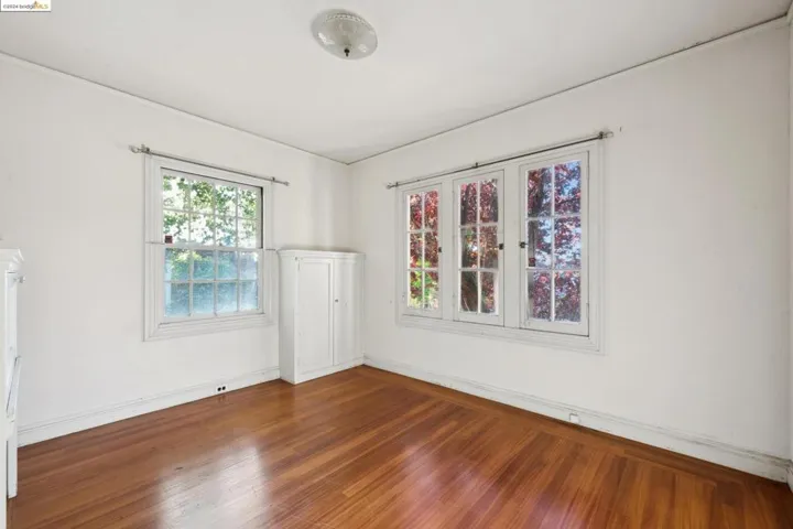 571 Crofton Avenue, Piedmont, California 94610-1520