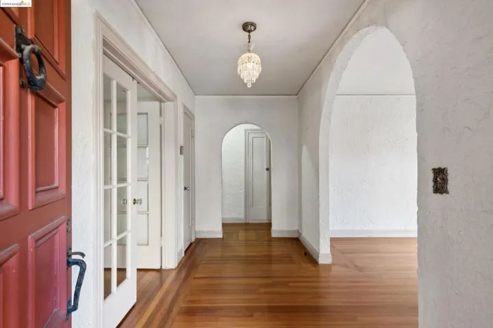 571 Crofton Avenue, Piedmont, California 94610-1520