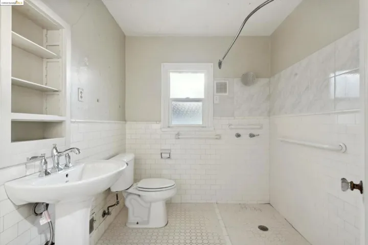 571 Crofton Avenue, Piedmont, California 94610-1520