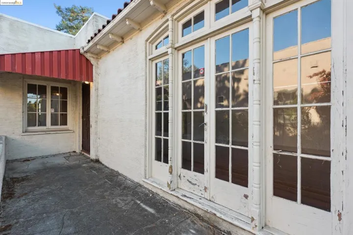 571 Crofton Avenue, Piedmont, California 94610-1520