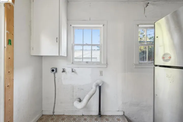 571 Crofton Avenue, Piedmont, California 94610-1520