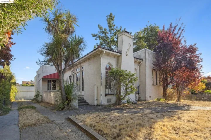 571 Crofton Avenue, Piedmont, California 94610-1520