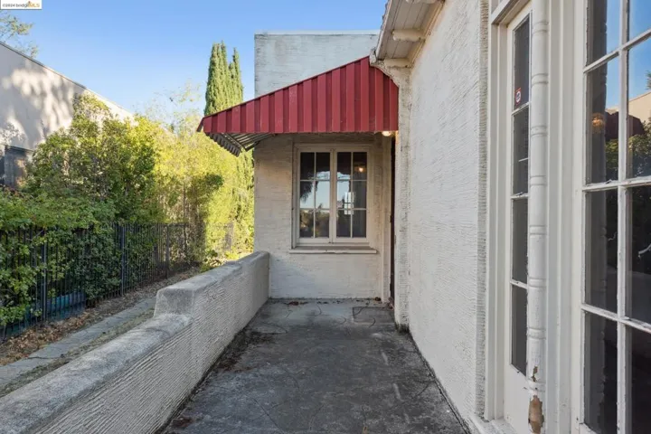 571 Crofton Avenue, Piedmont, California 94610-1520