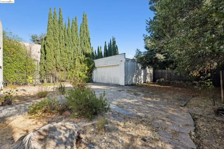 571 Crofton Avenue, Piedmont, California 94610-1520