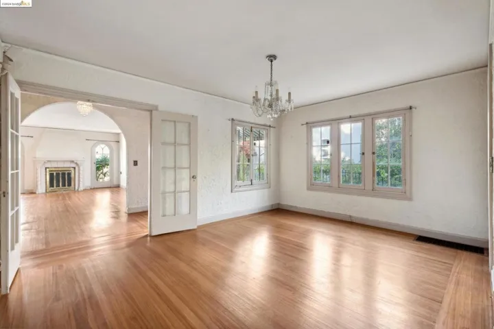 571 Crofton Avenue, Piedmont, California 94610-1520