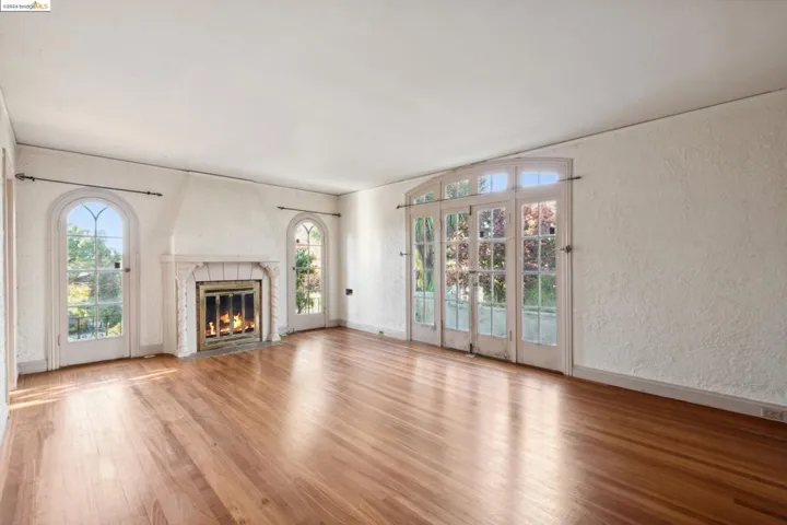 571 Crofton Avenue, Piedmont, California 94610-1520