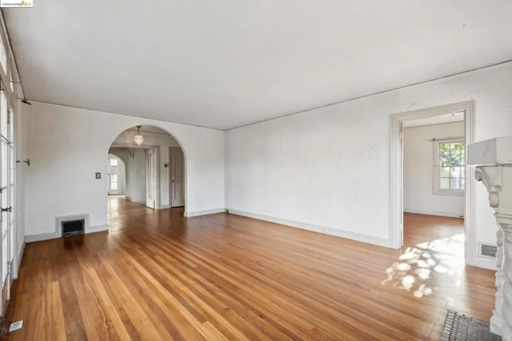 571 Crofton Avenue, Piedmont, California 94610-1520
